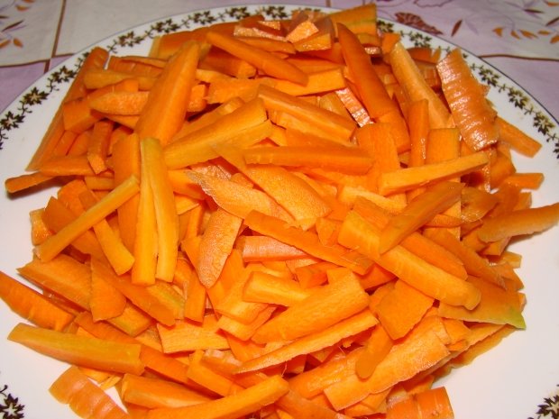 резанная морковка